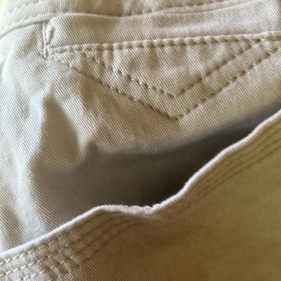 Size 6 Petite✨khaki color shorts - Picture 5 of 11